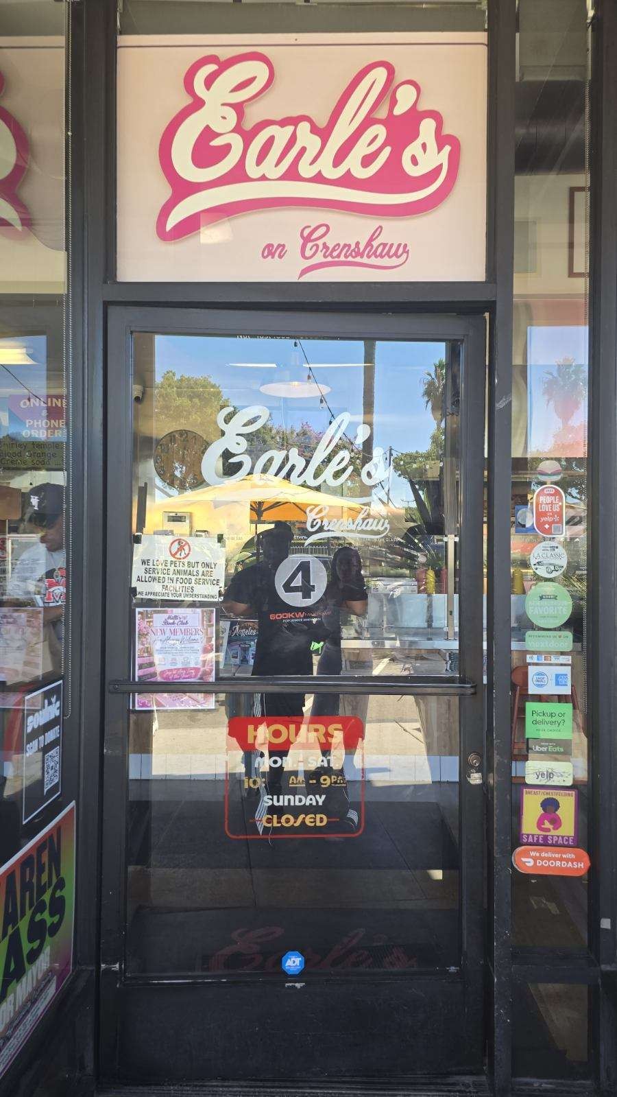 Earle's On Crenshaw: the place