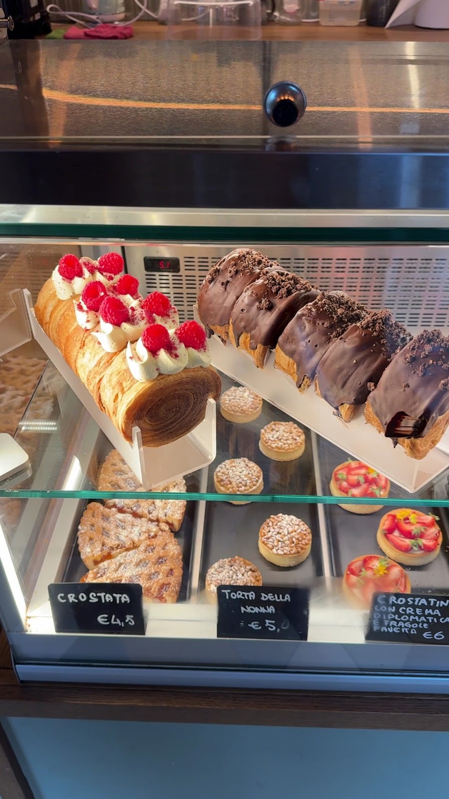 Julietta Pastry and Lab: food & drinks
