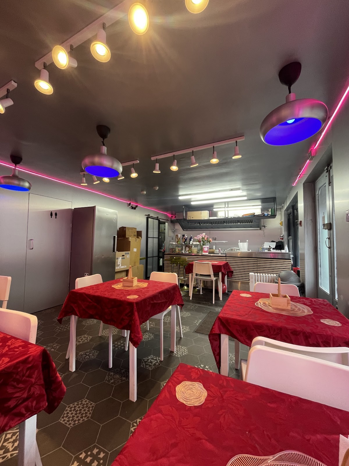 Sri RadhaRaman - Pure Vegetarian: the place