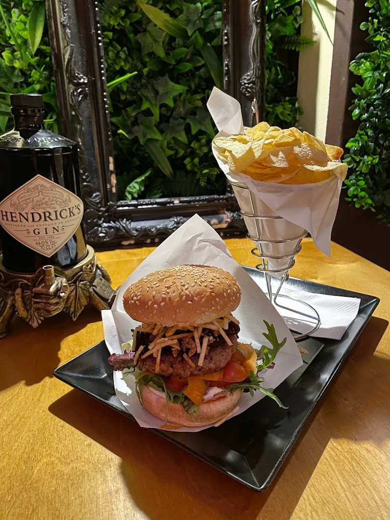 The Botanical Den: food & drinks