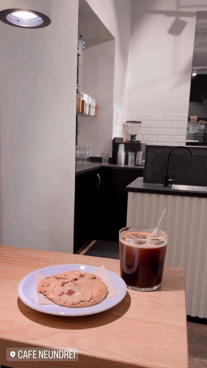 cafe neundrei: the place