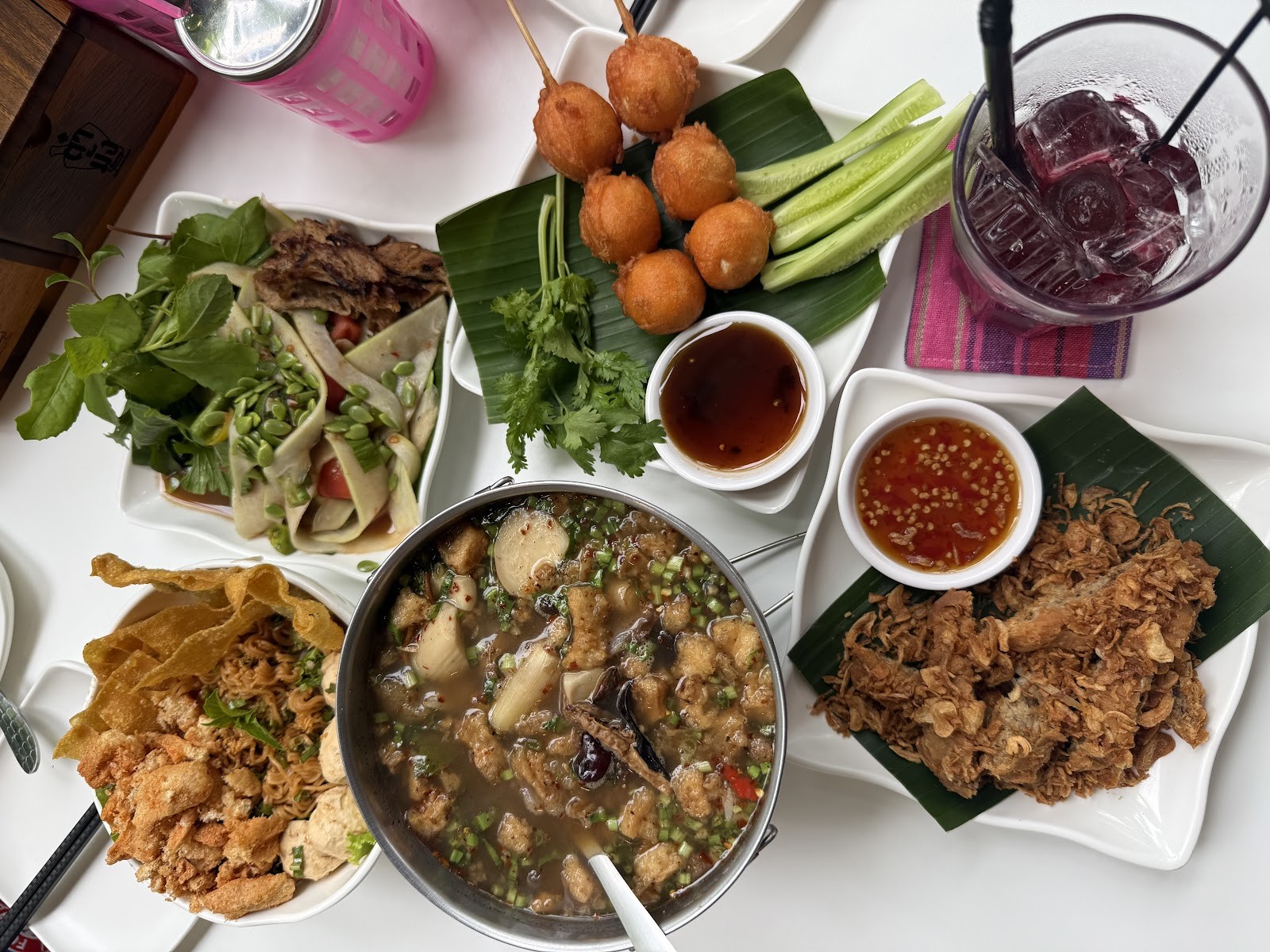 Tammang Sathorn-Charoenraj Isaan Vegan ตำมัง สาทร-เจริญราษฎร์ อีสาน เจ มังสวิรัติ วีแกน: food & drinks