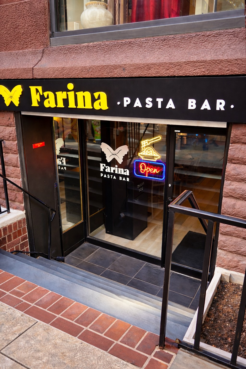 Farina Pasta Bar: the place