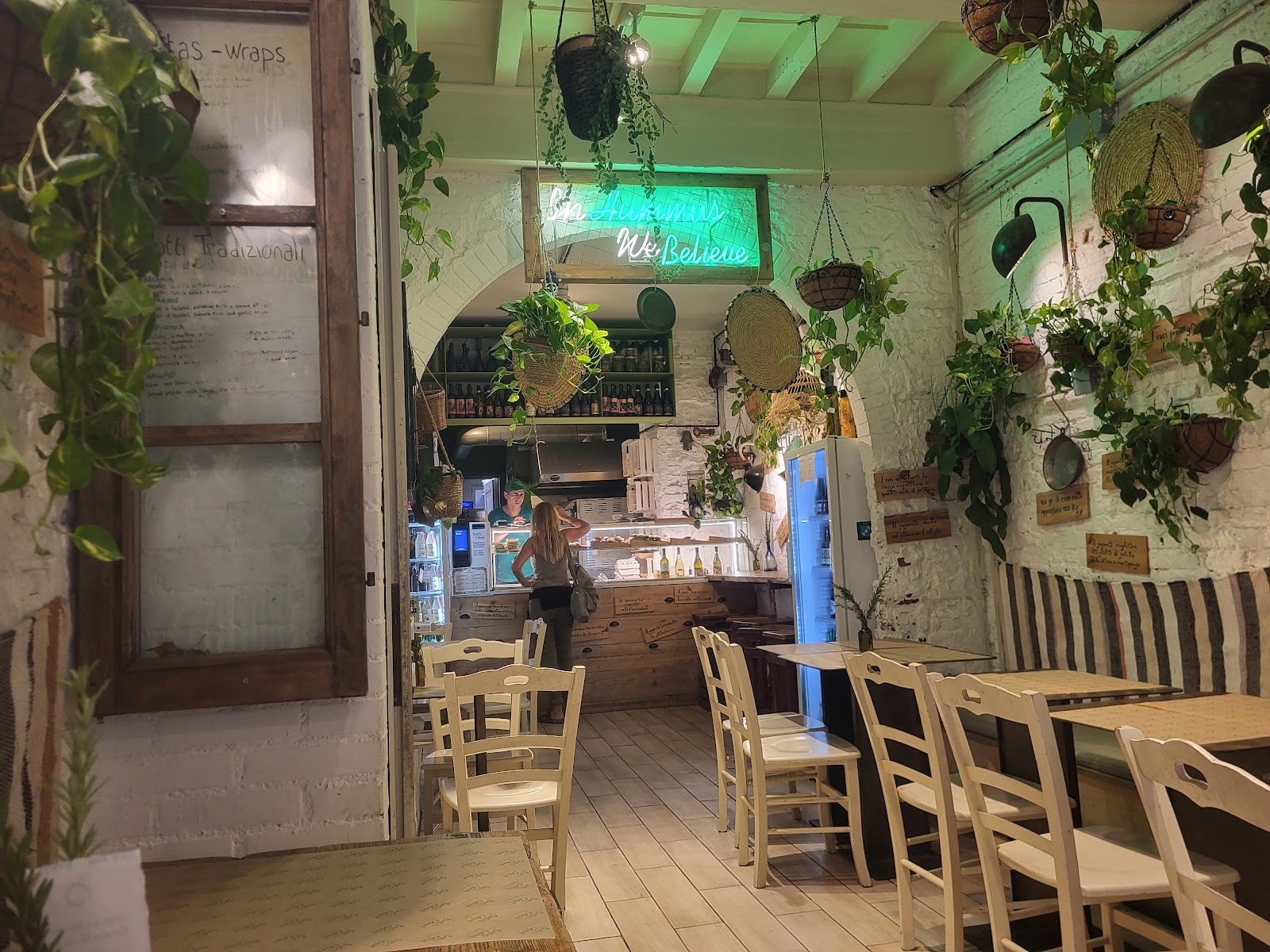 Santo Falafel: the place