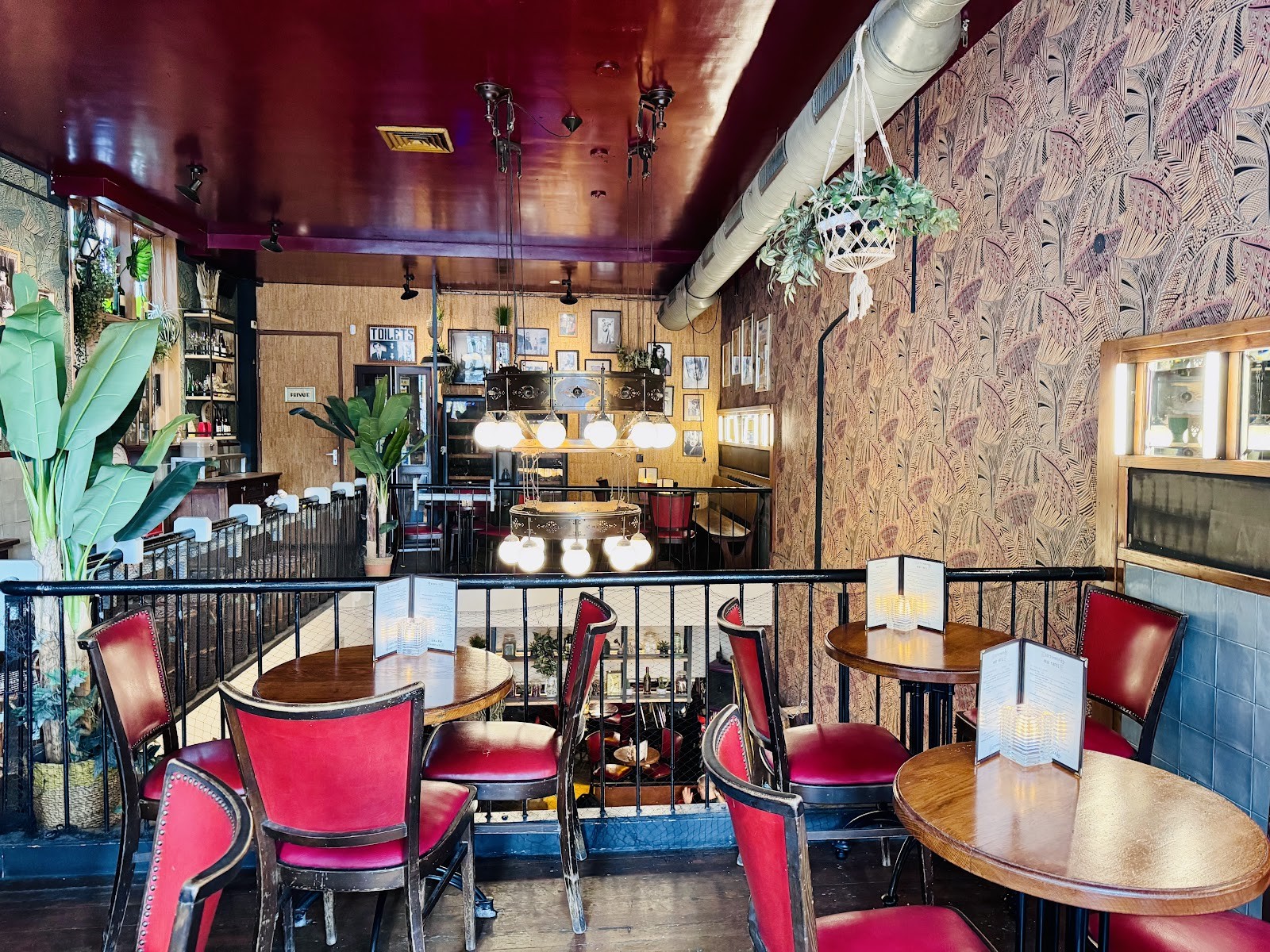 September | Wine, Jazz, Food: the place