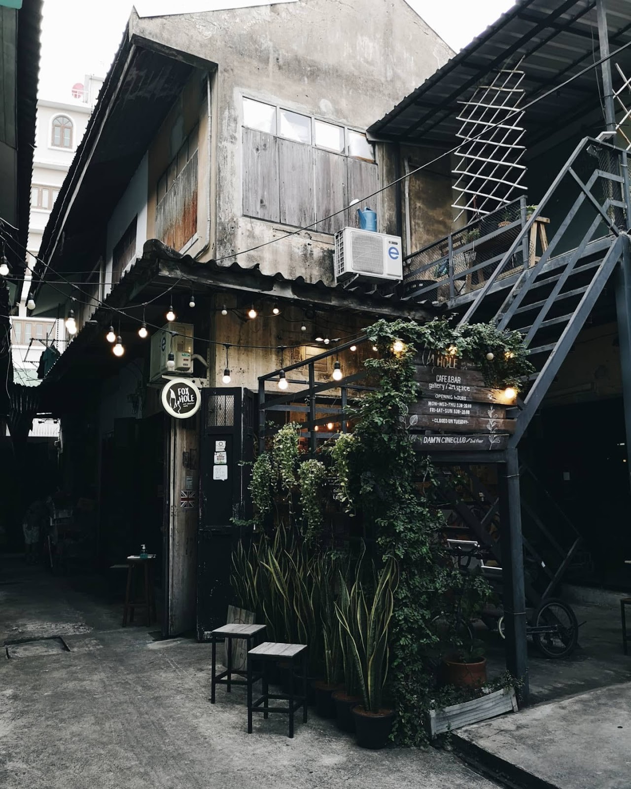 Foxhole BKK Cafe & Juice: the place