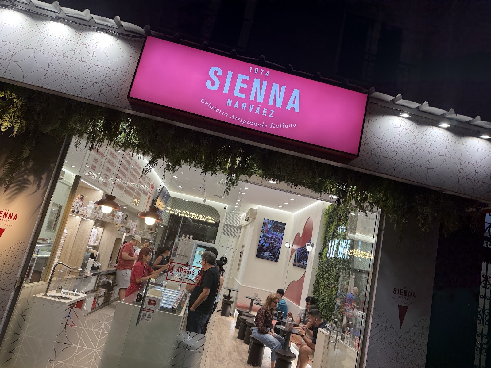 Heladería Sienna Narváez: the place