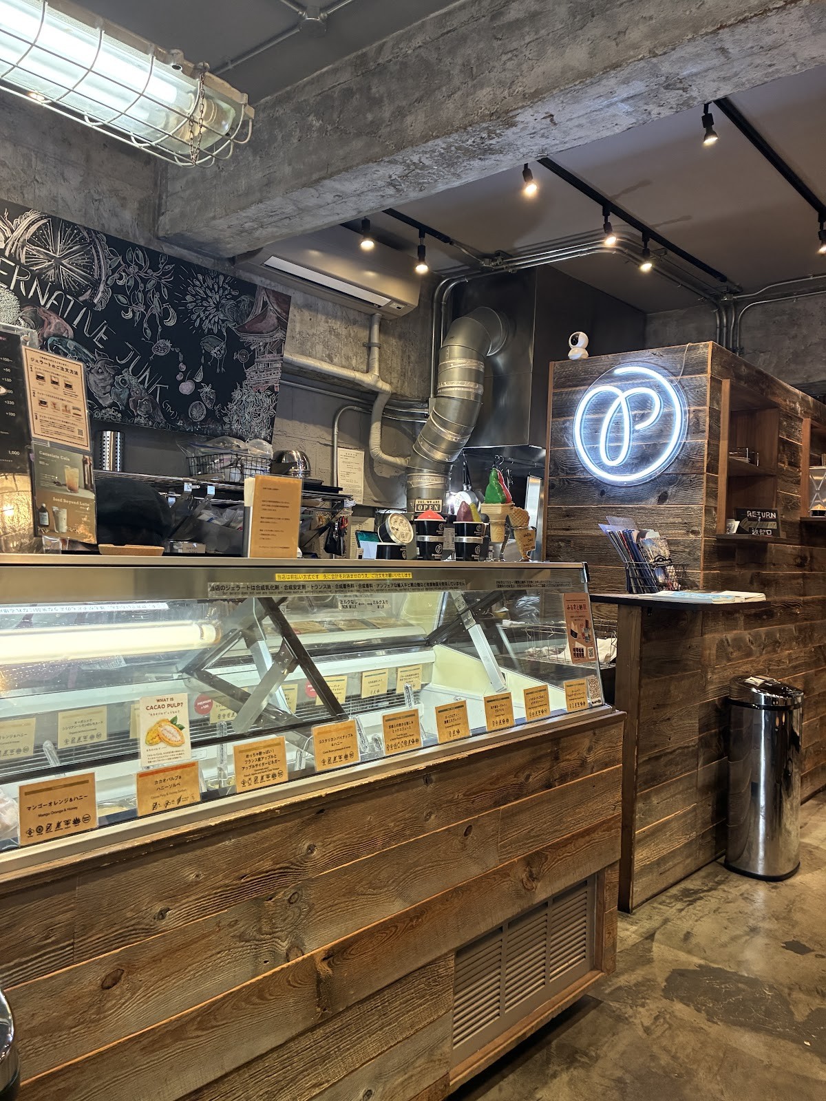 Premarché Gelateria & Alternative Junk: the place