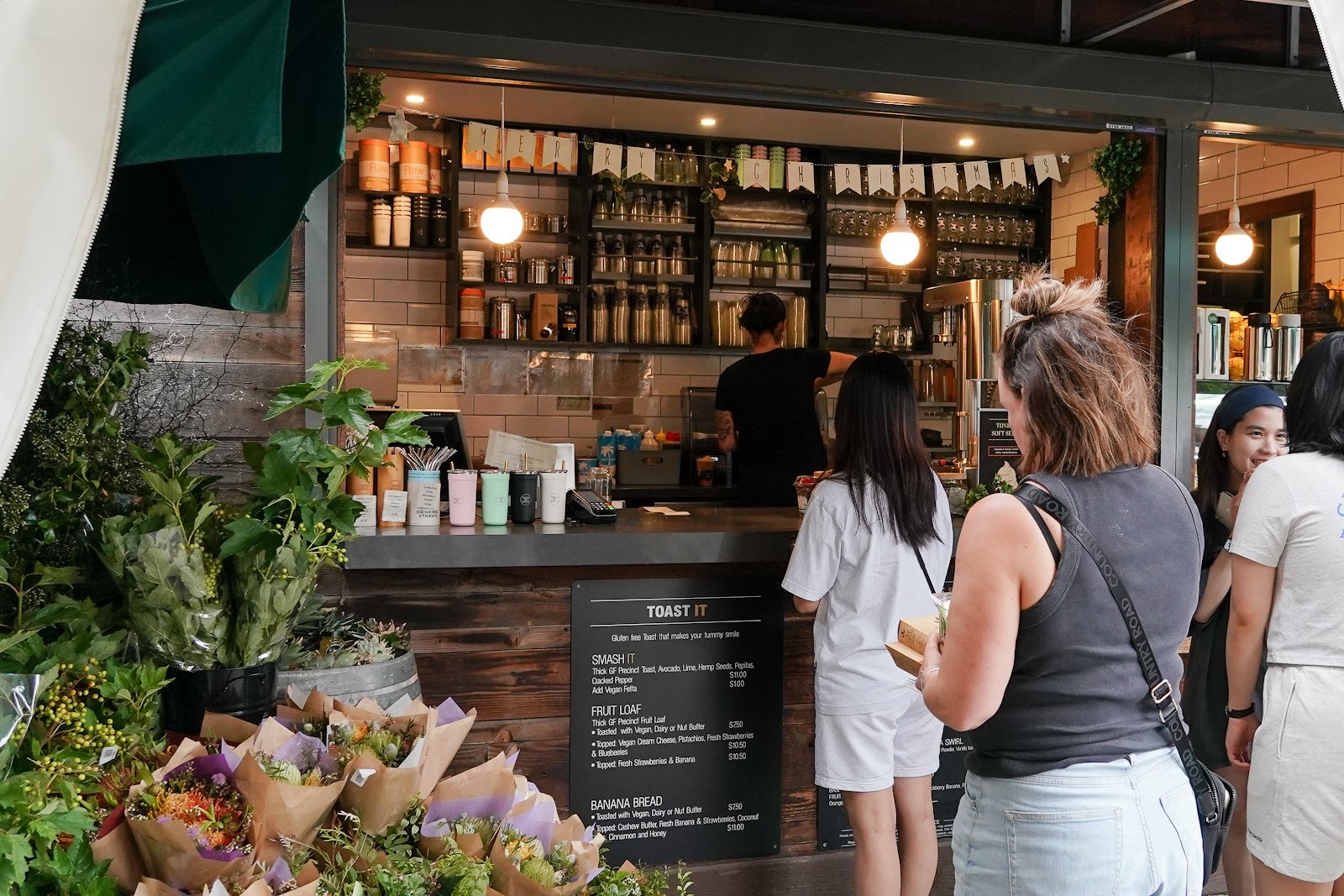 Tonics@Tullys Juice Bar: the place