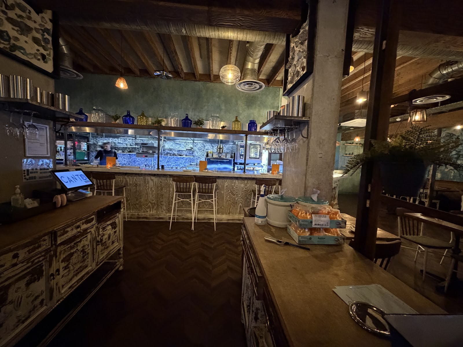 Canto: the place
