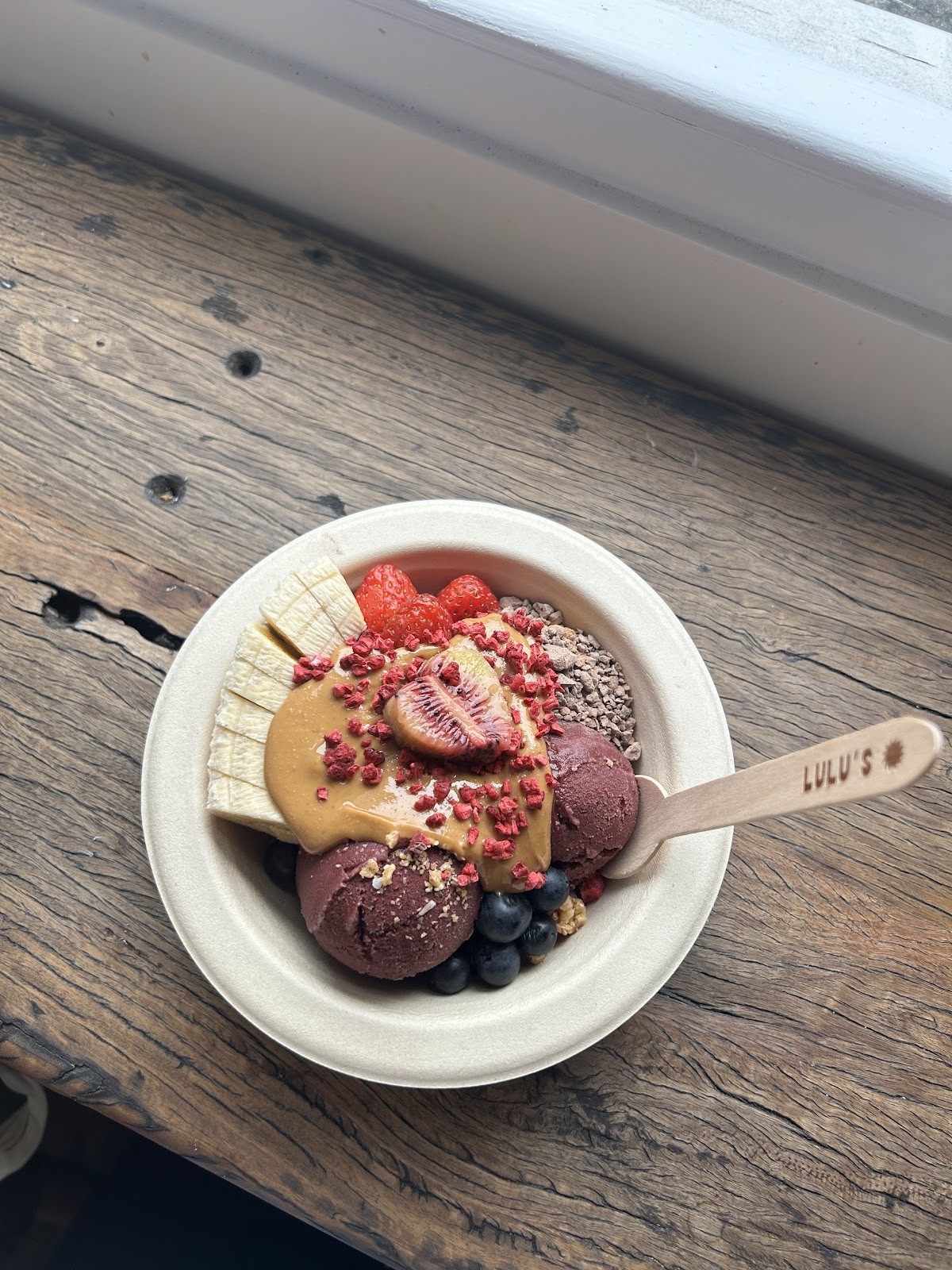 Lulu's Neighbourhood Bowls: food & drinks