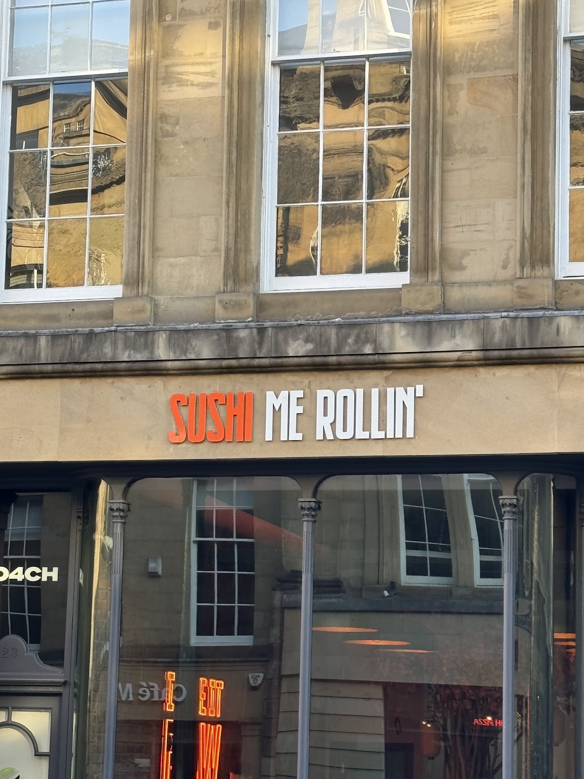 Sushi Me Rollin': the place