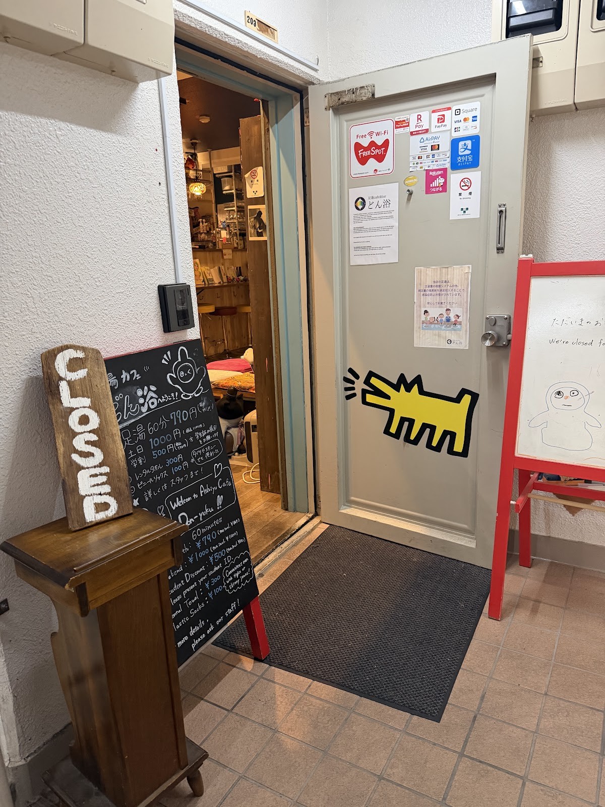 Ashiyu cafe & bar Donyoku: the place