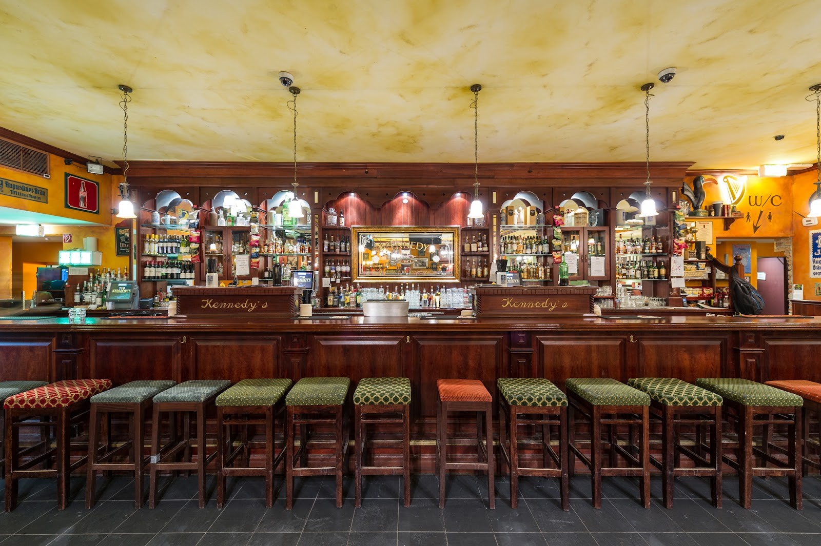 Kennedy's Bar and Restaurant: the place