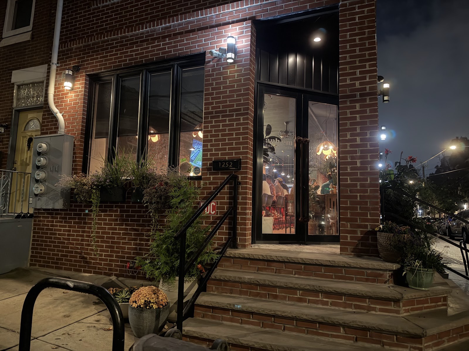 Anh Em Philly: the place
