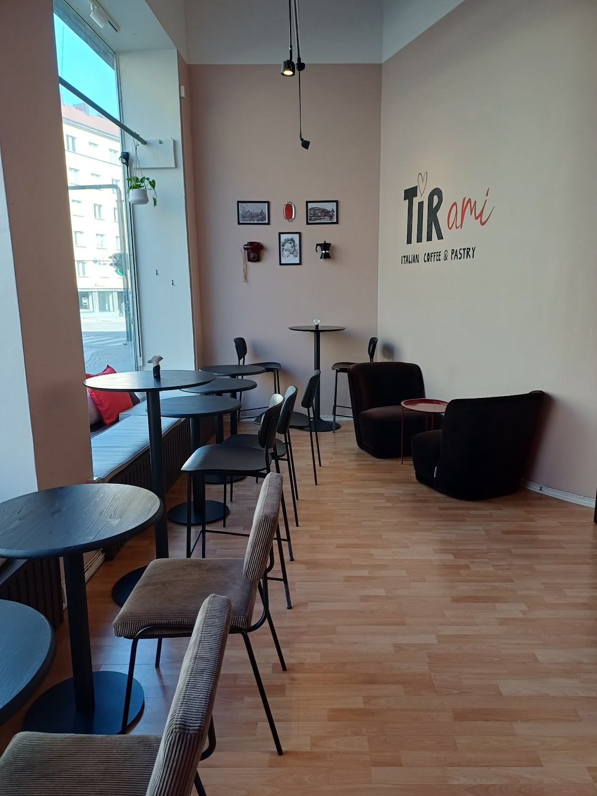 Café Tirami: the place
