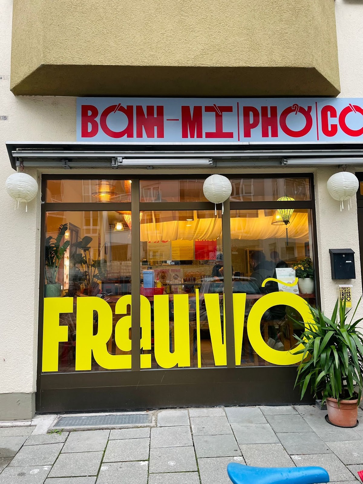 Frau Vo: the place