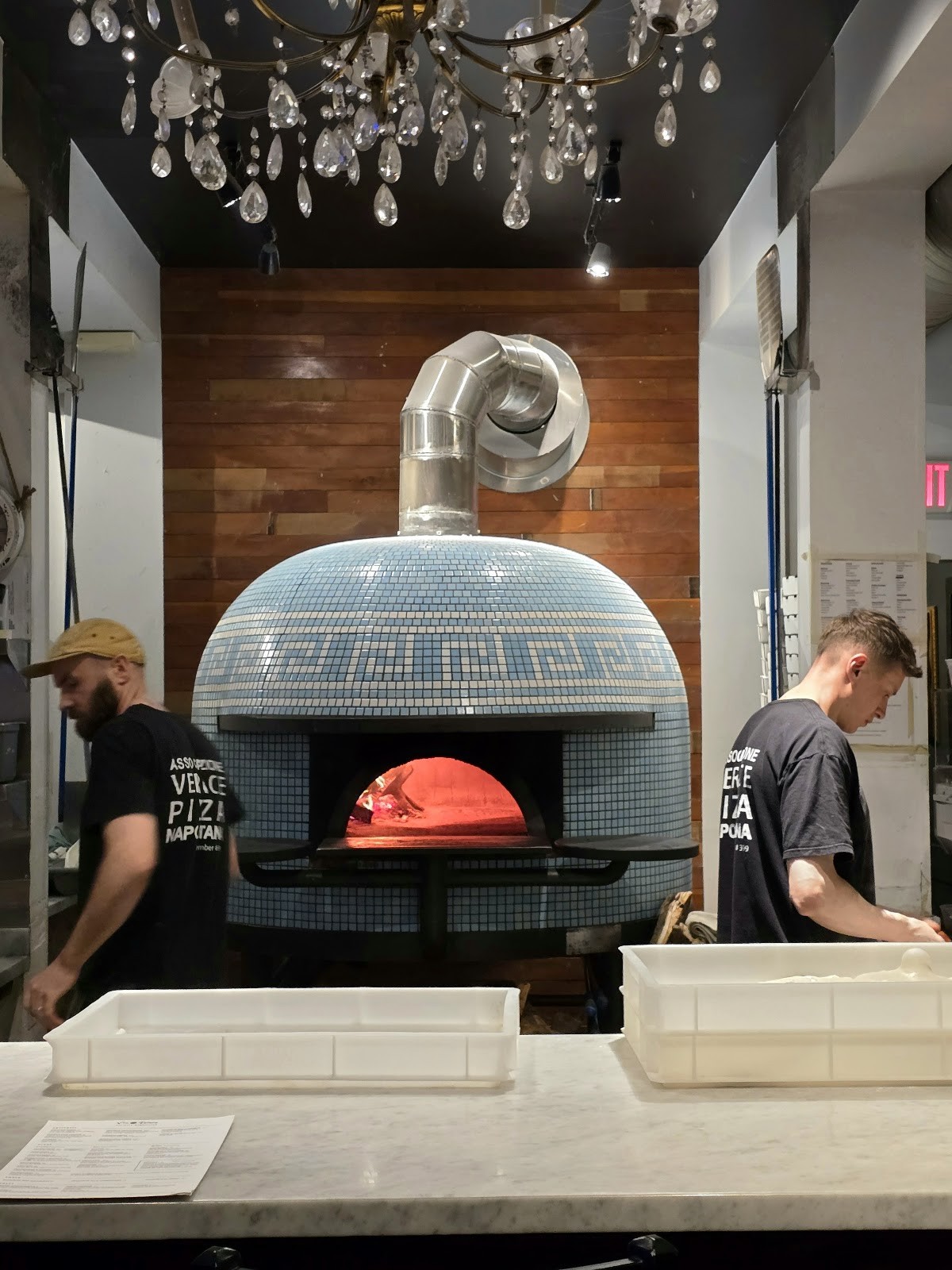 Via Tevere Pizzeria Victoria Drive: the place