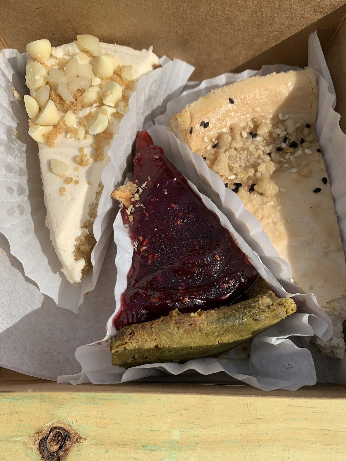 Crust Vegan Bakery: food & drinks