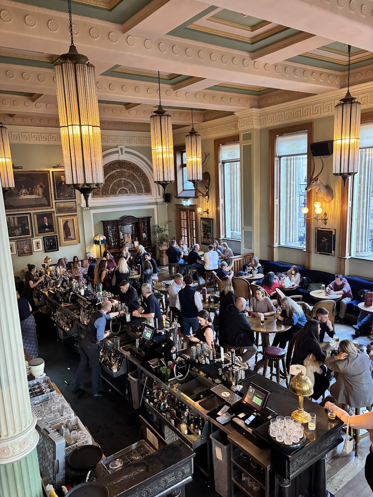Cosy Club: the place