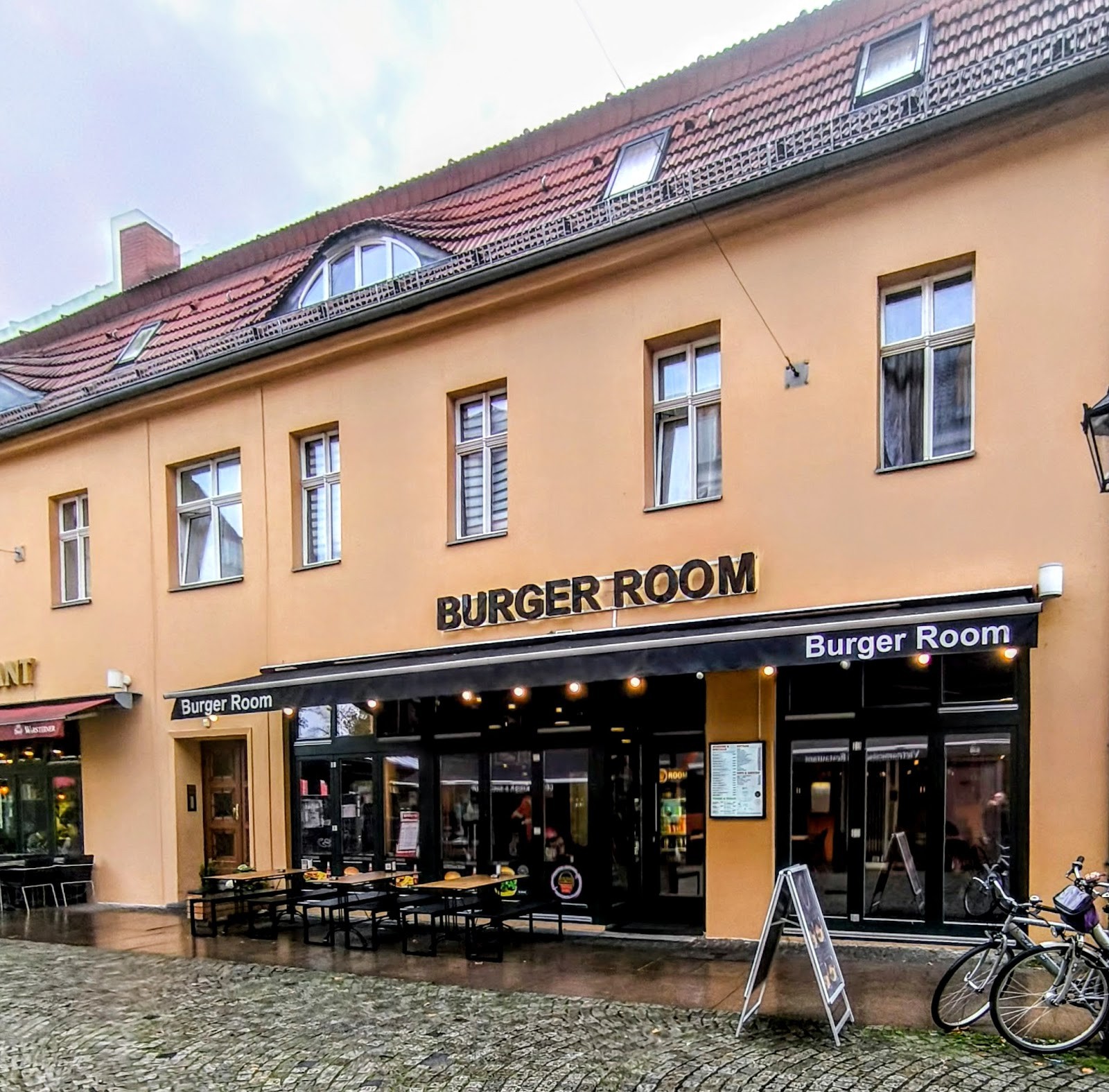 Burger Room: the place