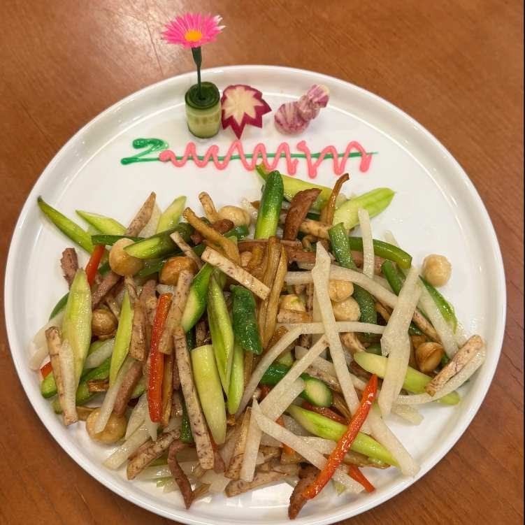 Lucky Vege House: food & drinks