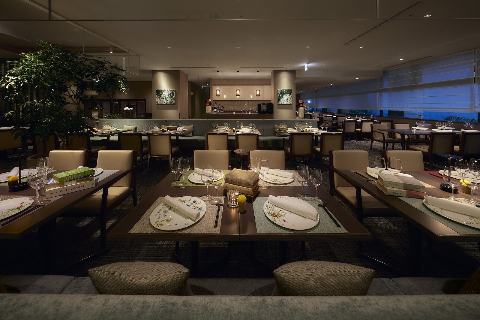The Dining: the place