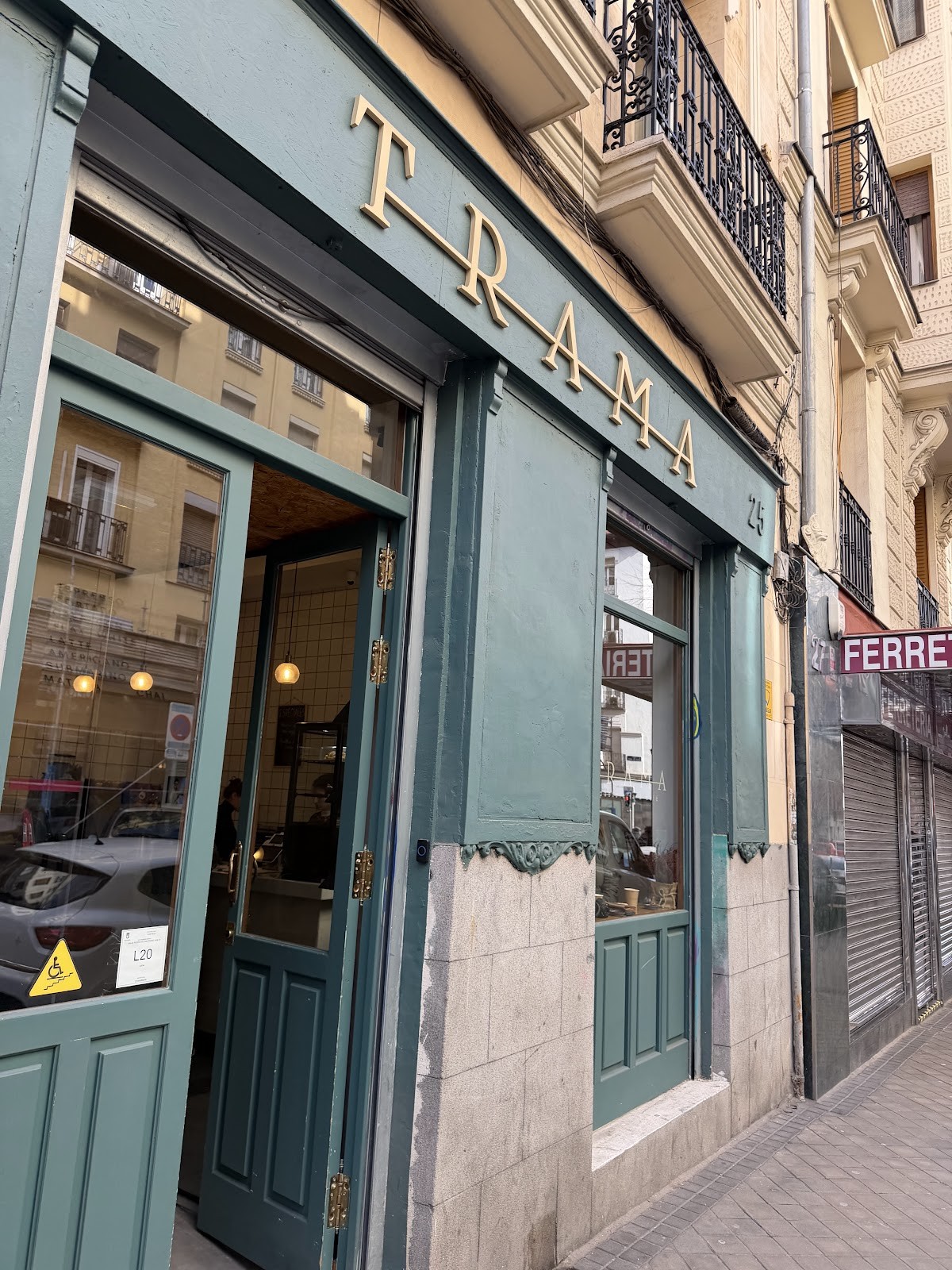 TRAMA pastelería & café: the place