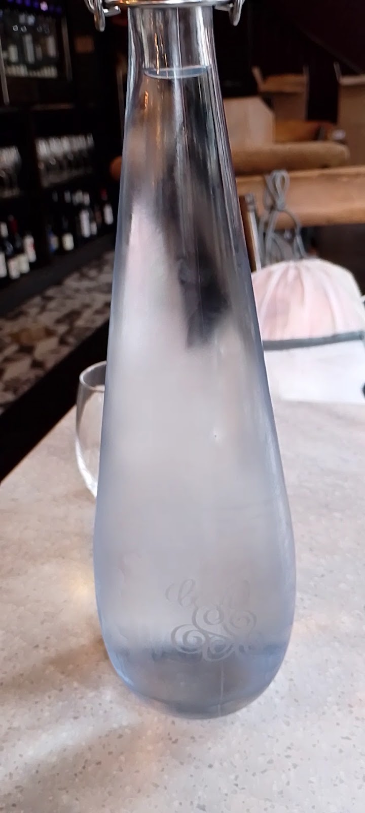 Salut Wines: food & drinks