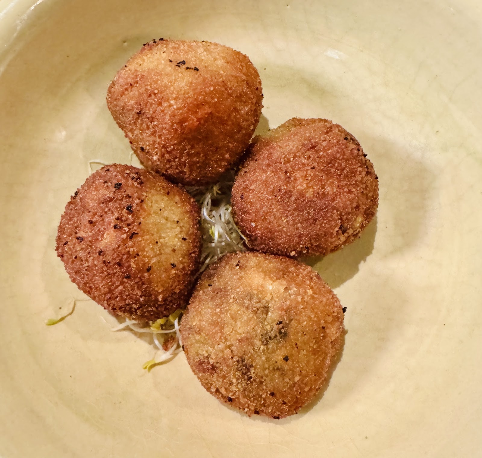 VELADA - Tapas Plant-Based y Cócteles en Barcelona: food & drinks