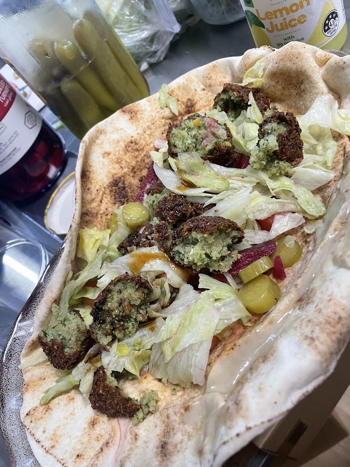 Falafel Republic Cafe: food & drinks