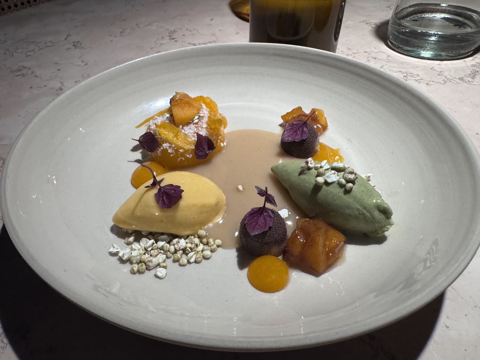 LEUCHTENDROTER: food & drinks