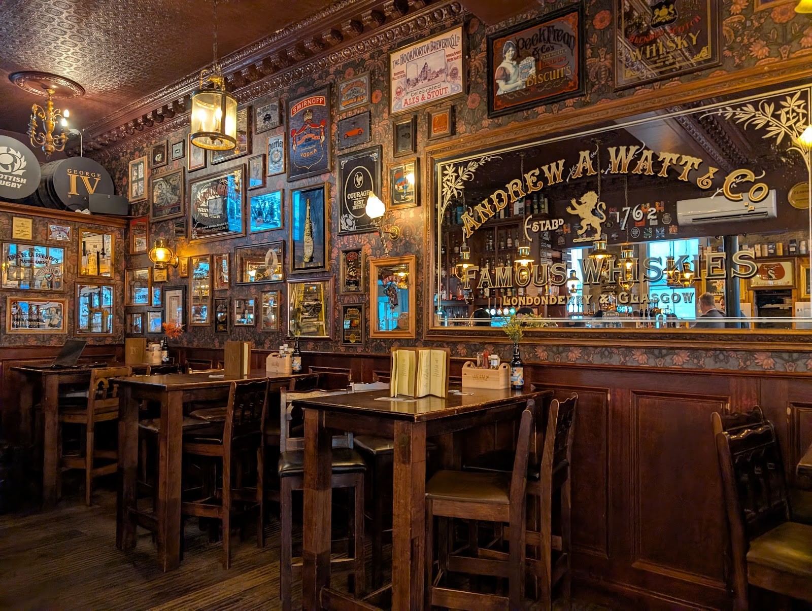 George IV Bar: the place