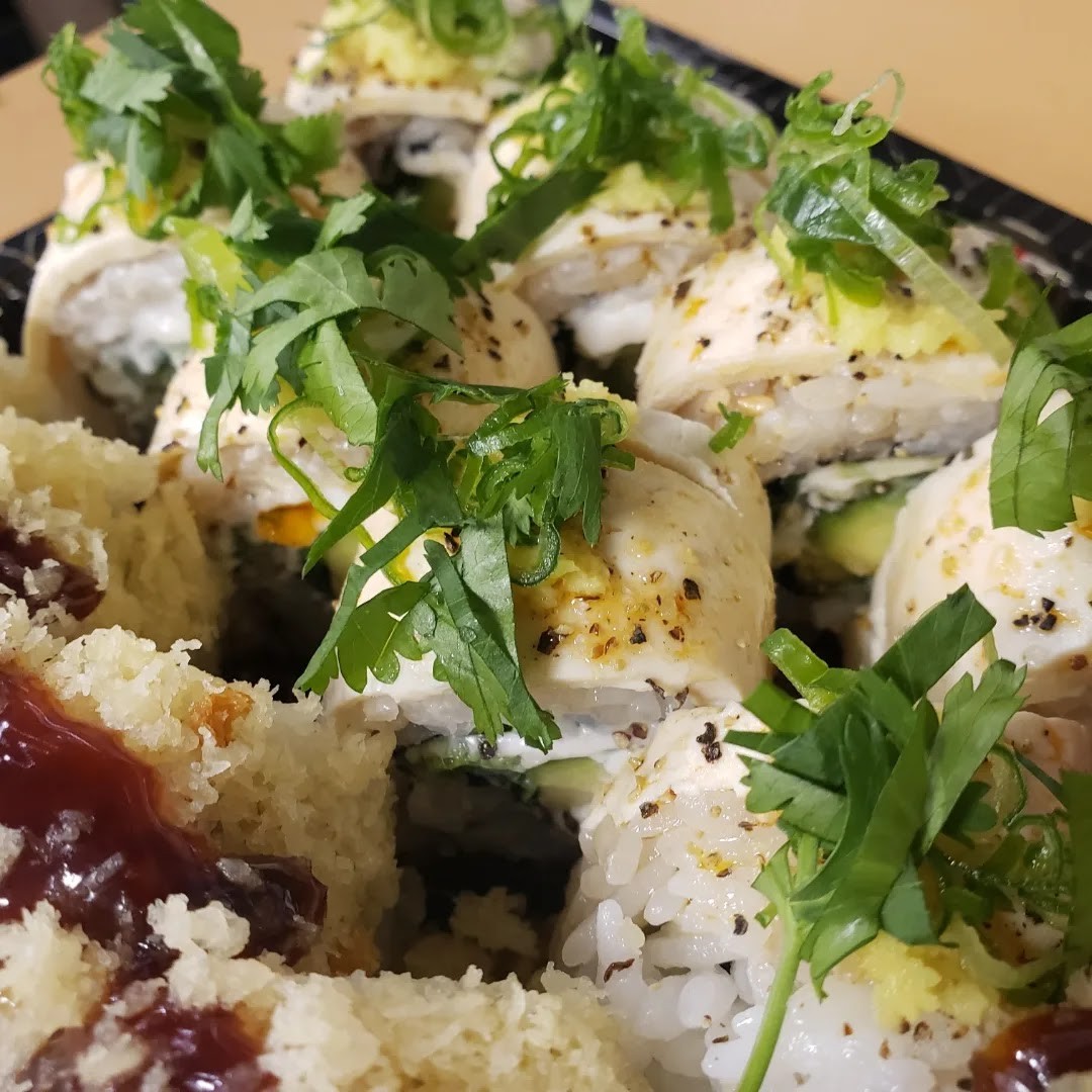 Gorilla Eats Sushi: food & drinks