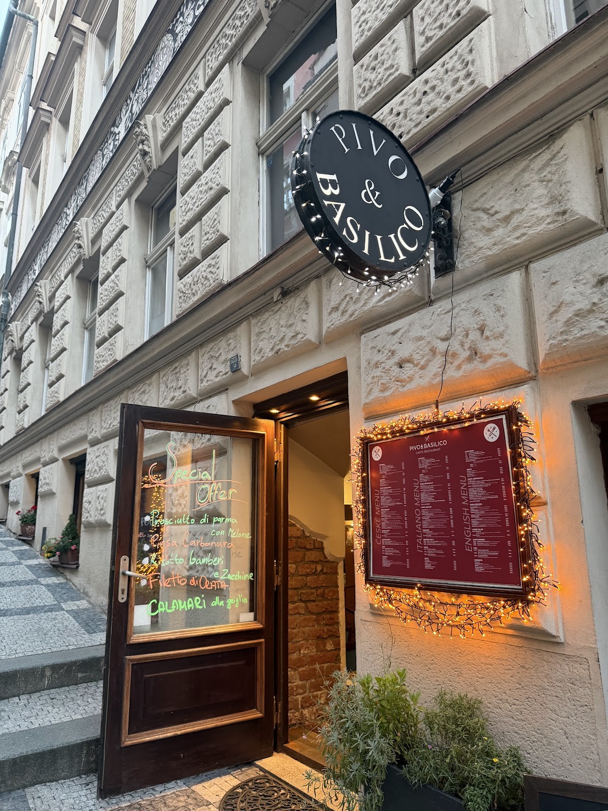 Pivo & Basilico Caffe Restaurant: the place