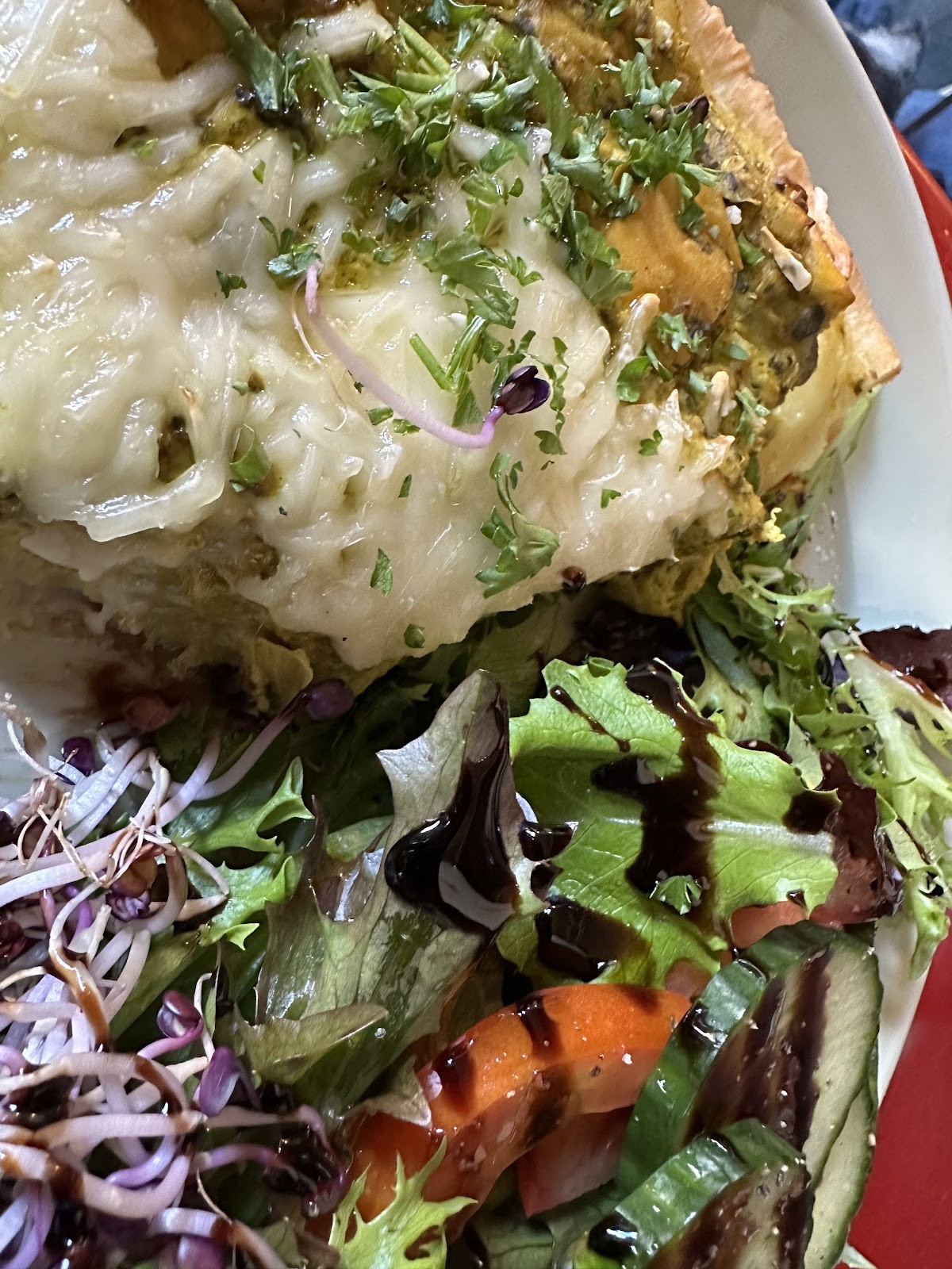 Ludo Cafe: food & drinks