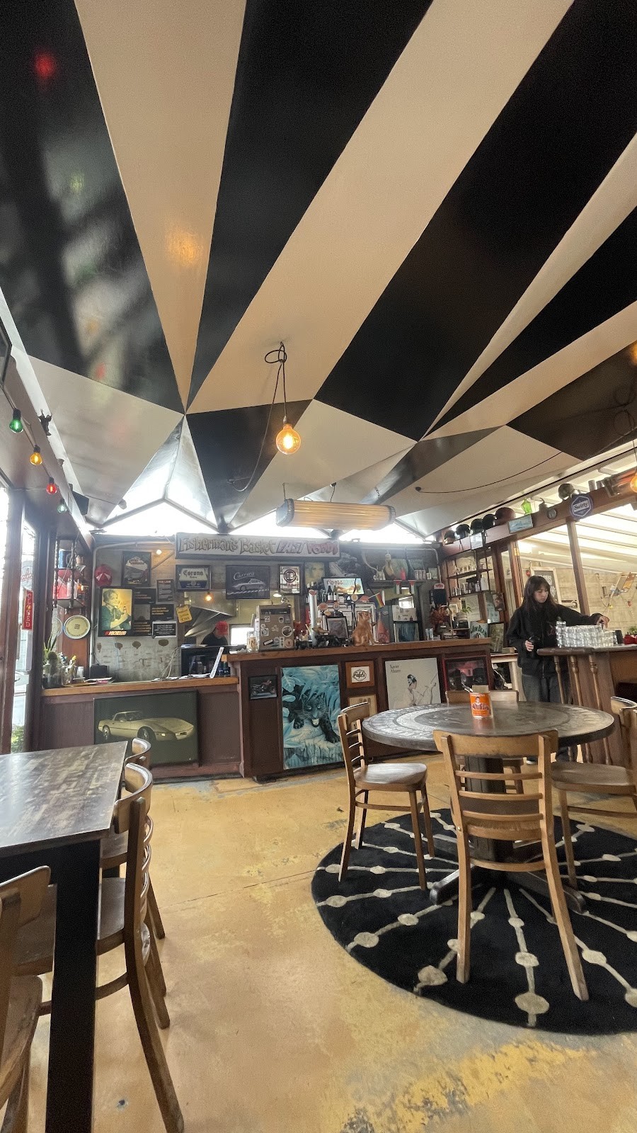 Ralph's Bar and Eatery: the place