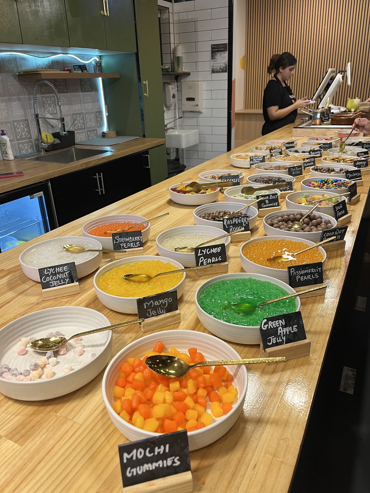 Aisukurimu Newtown: the place