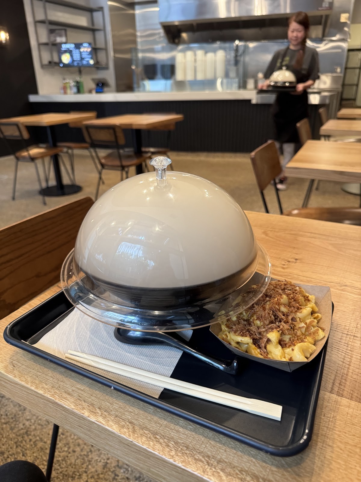 REDWHITE BONELESS RAMEN: the place
