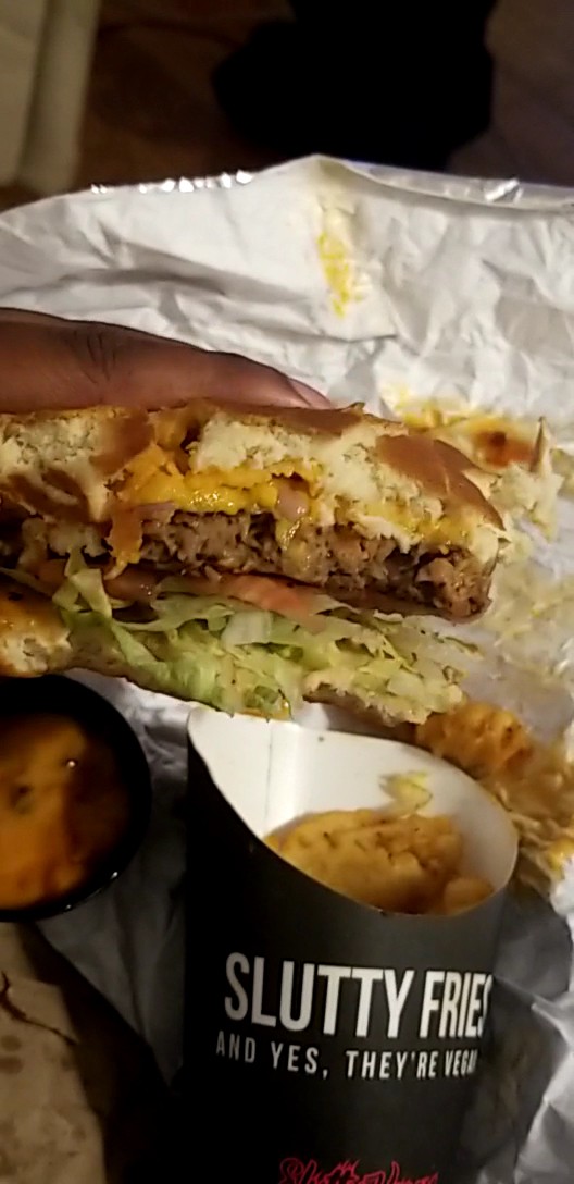 SluttyVegan Brooklyn: food & drinks