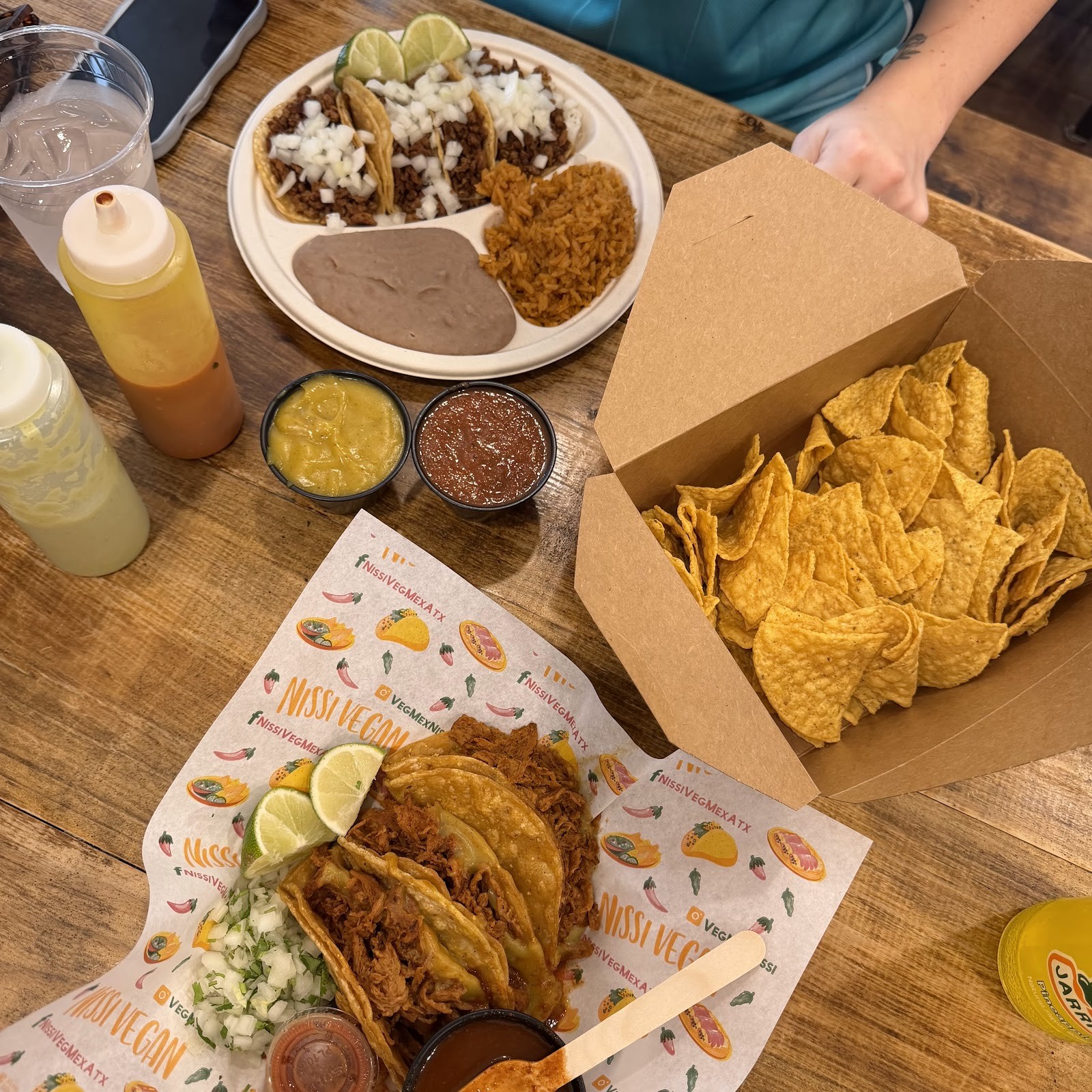 Nissi Vegan Méxican Cuisine: food & drinks