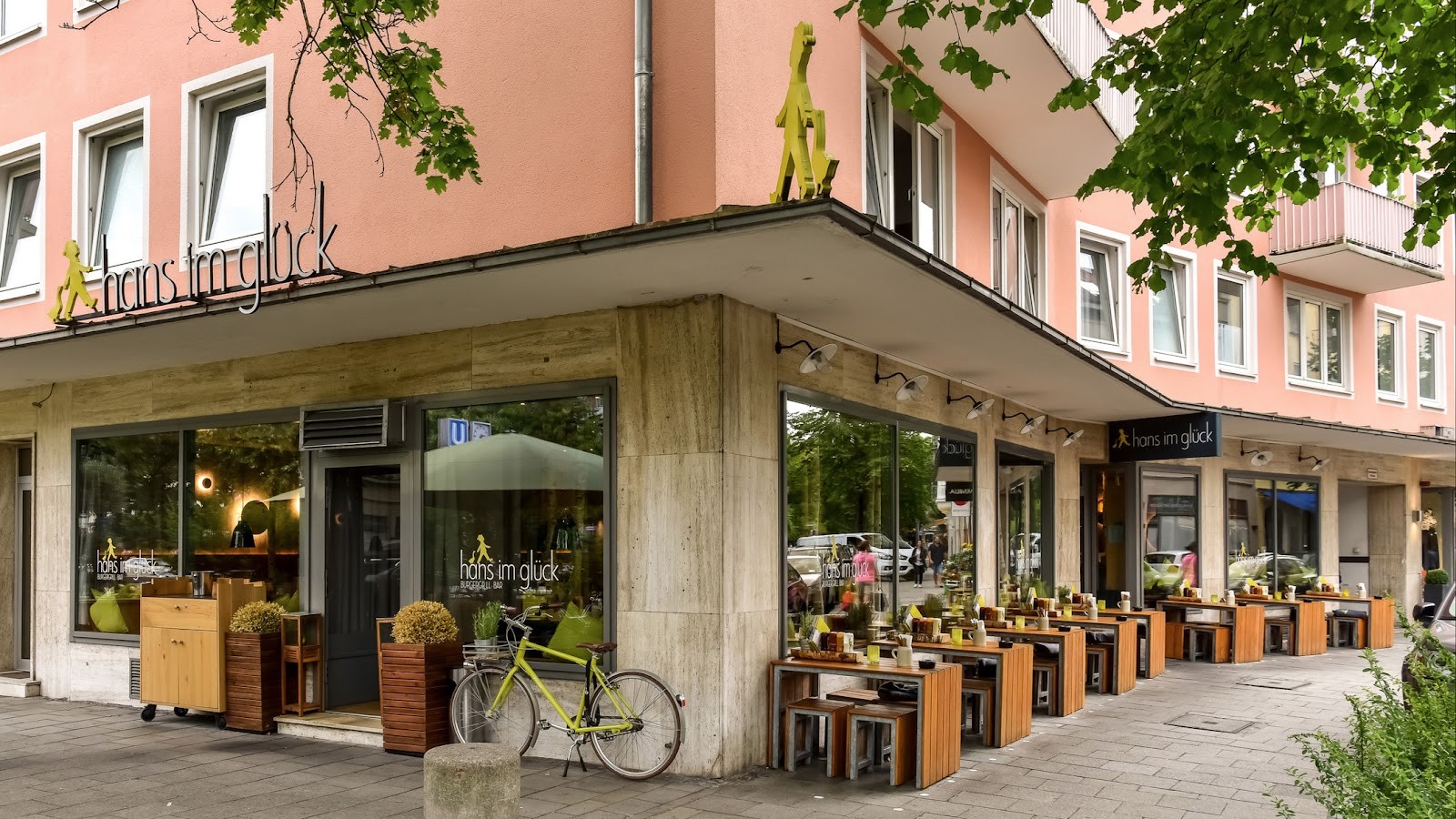 HANS IM GLÜCK - MÜNCHEN Nymphenburg: the place