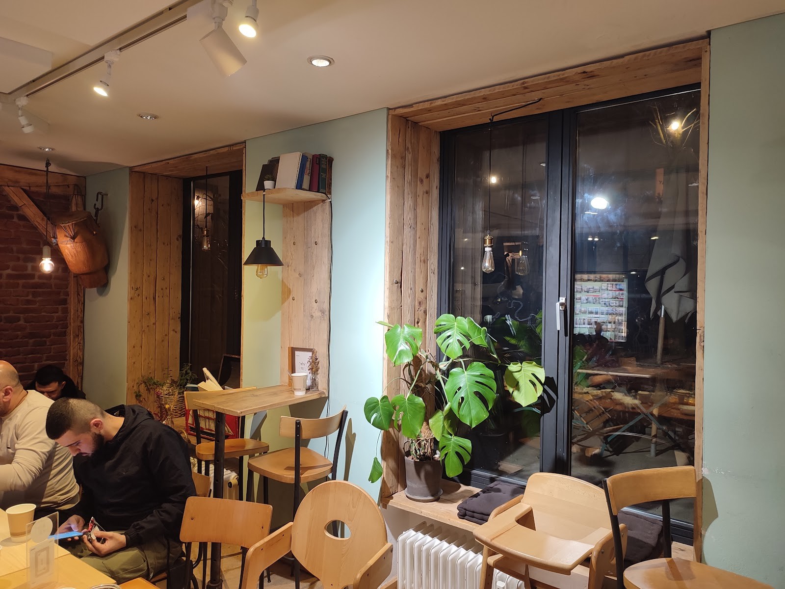 [why not] Café: the place