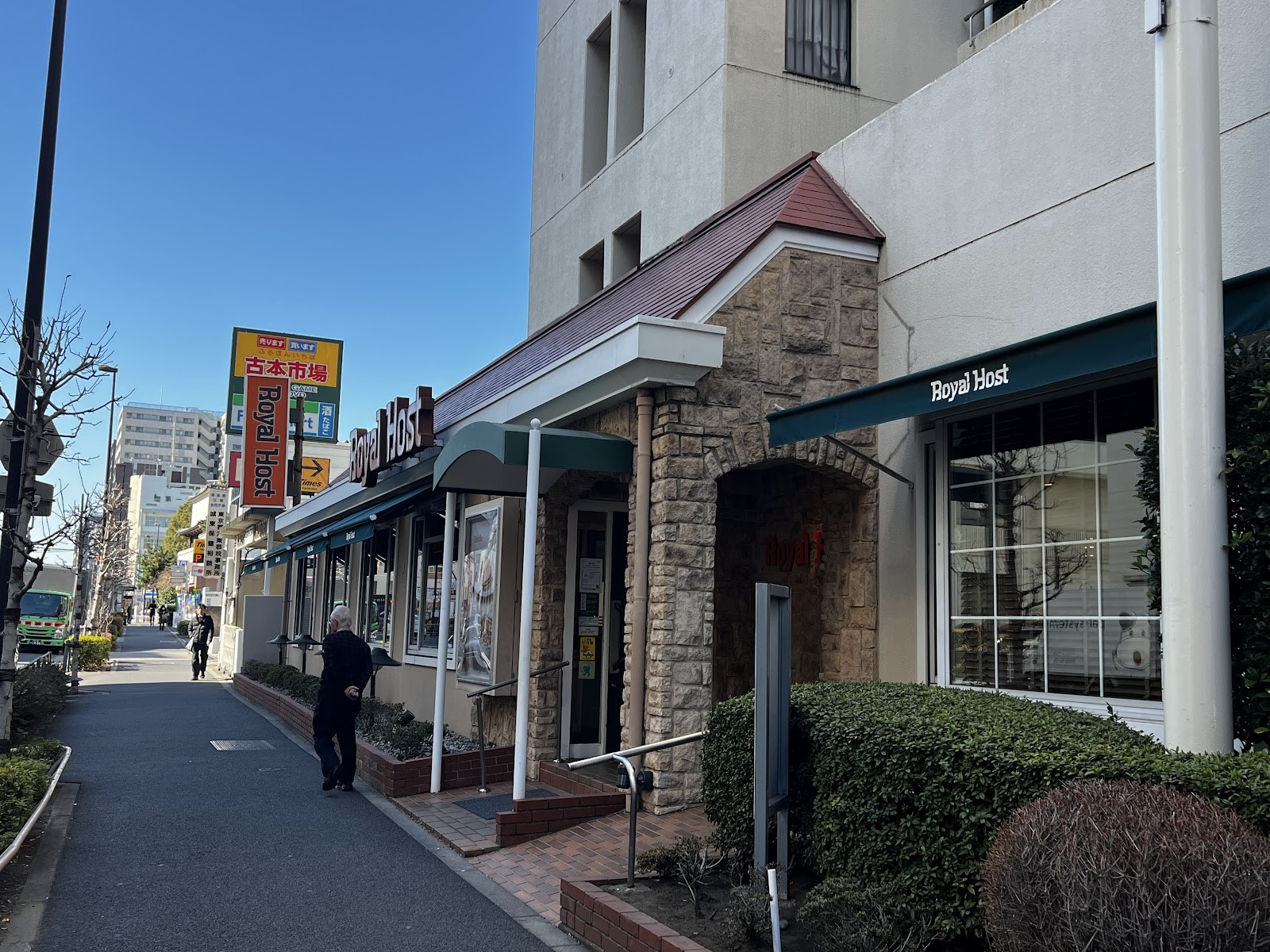 Royal Host Nishiojima: the place