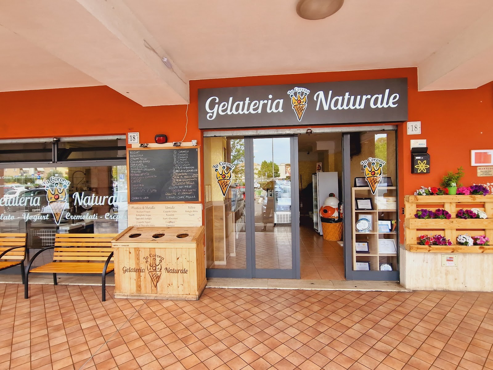 La Corona Gelateria Naturale: the place
