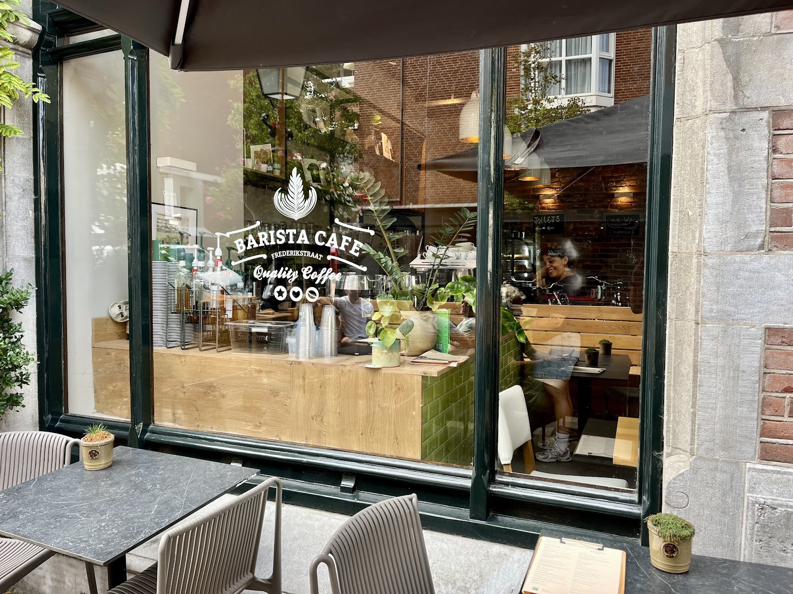 Barista Café Frederikstraat: the place