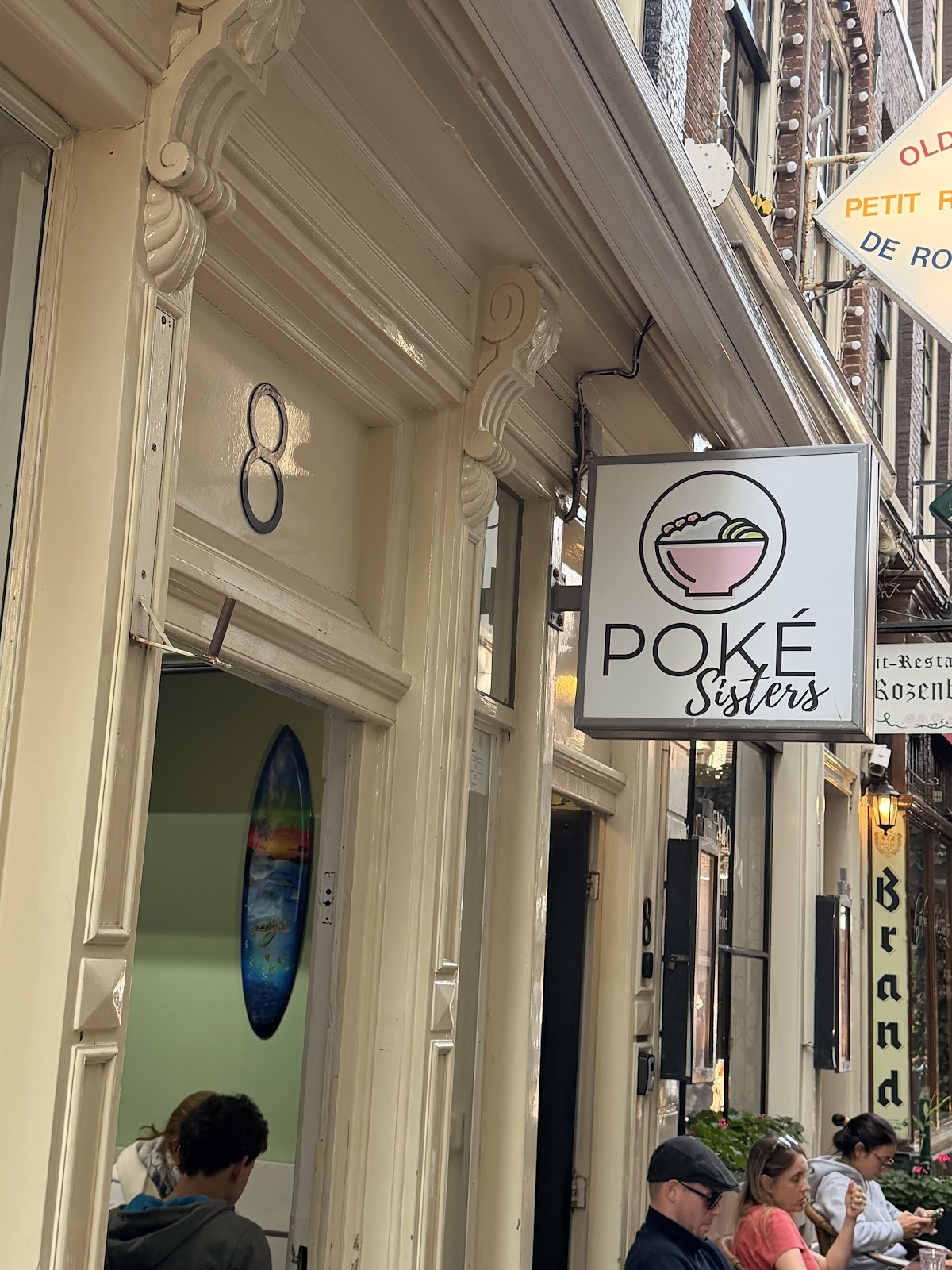 Poké Sisters: the place