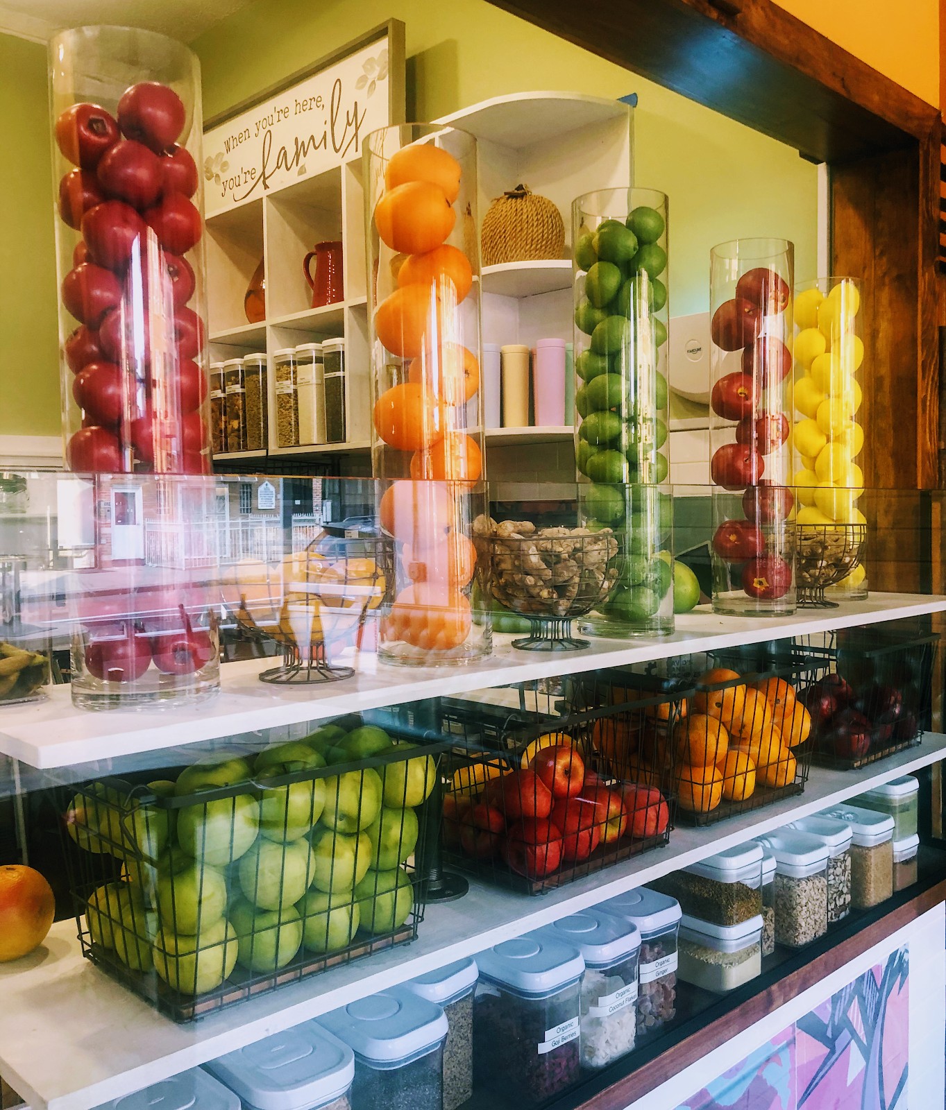 Pasa Pasa juice bar and food: the place