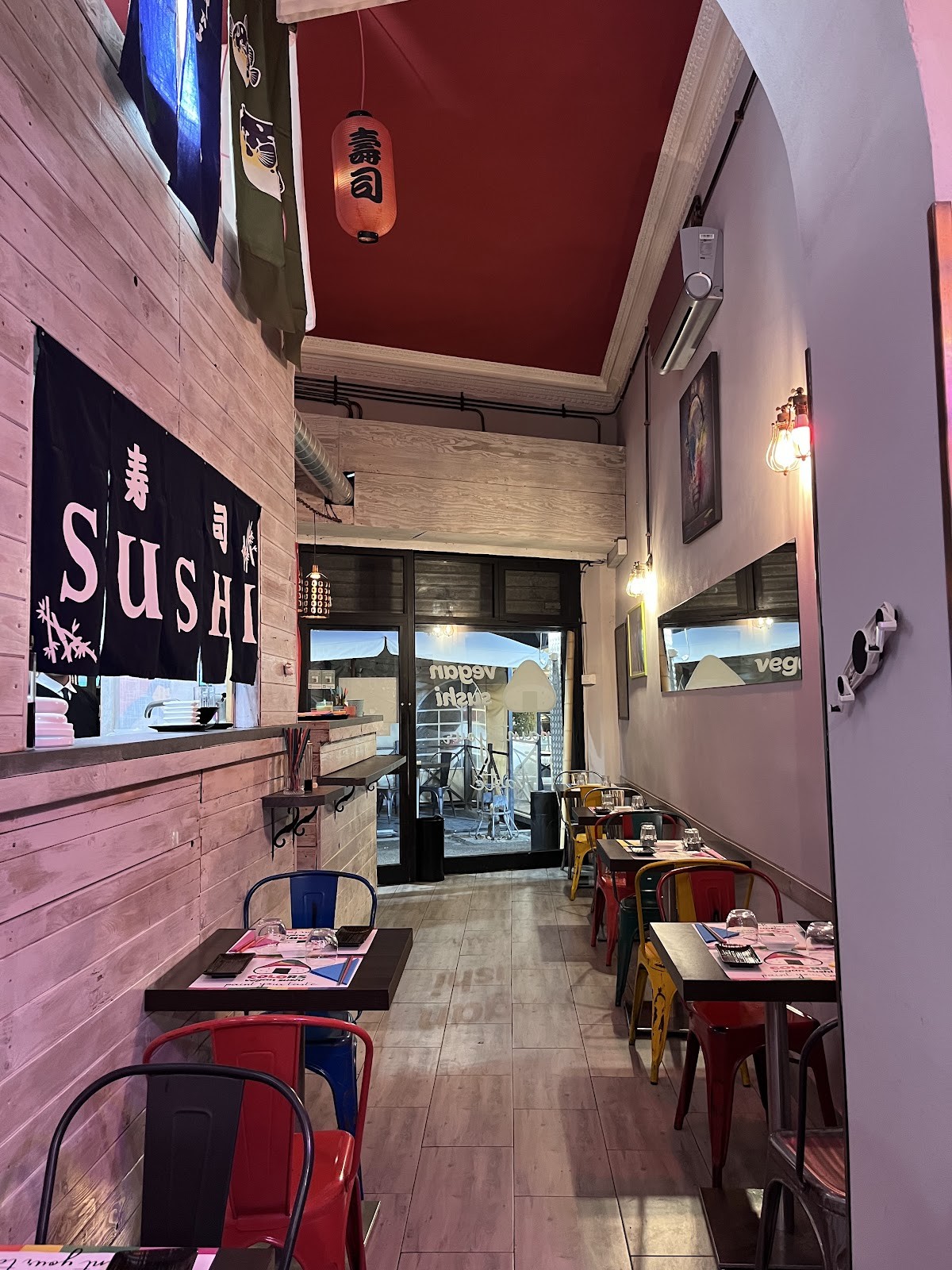 Colors vegan sushi: the place