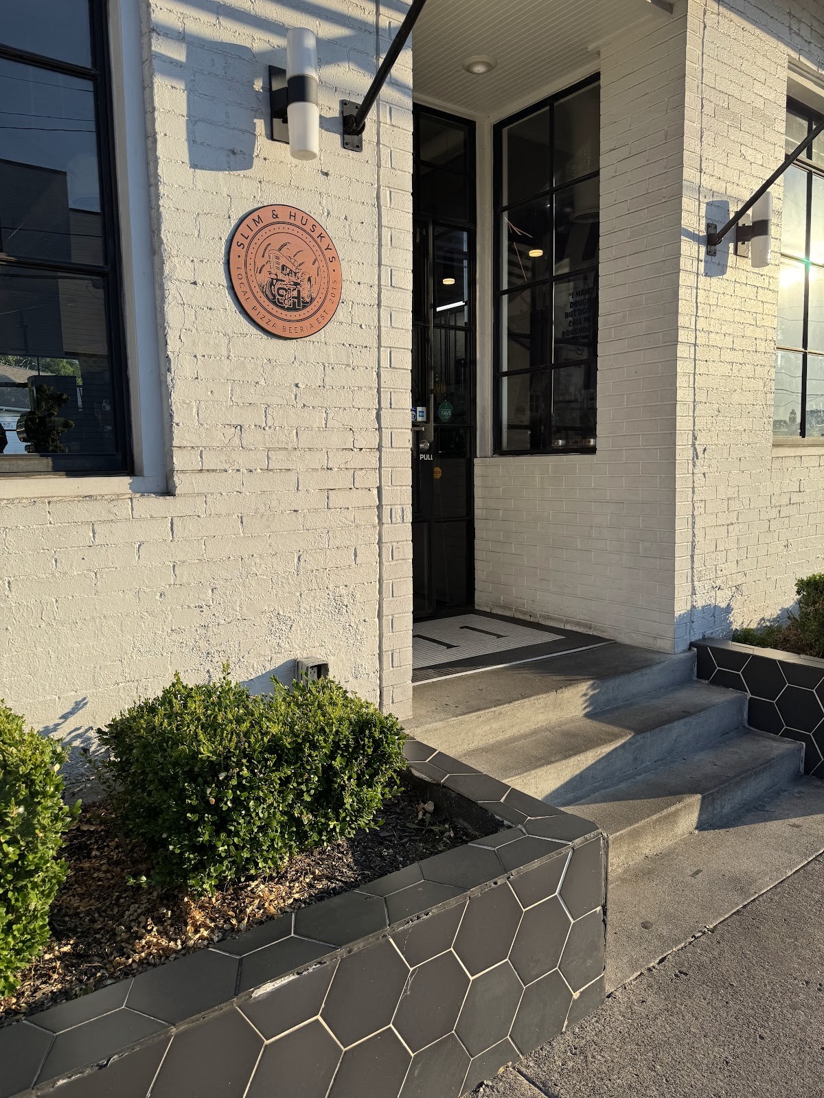 Slim & Husky's Pizza (North Nashville): the place